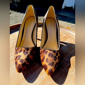 Like NEW! Gorgeous Nine West faux fur heels. Size 8